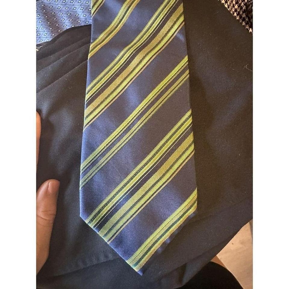 Banana Republic gorgeous navy and green colours stripes silk & linen tie