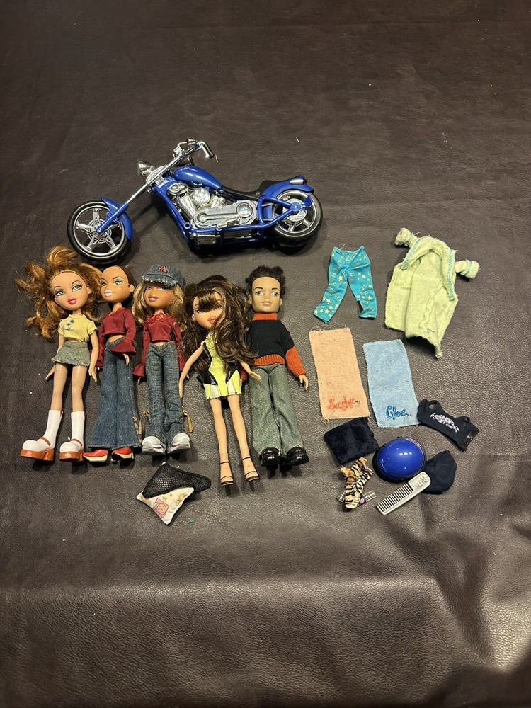 Vintage Lot of 5 Y2K Bratz Dolls & Boyz with Clothes Accessories Bike 2001-2003 MGA