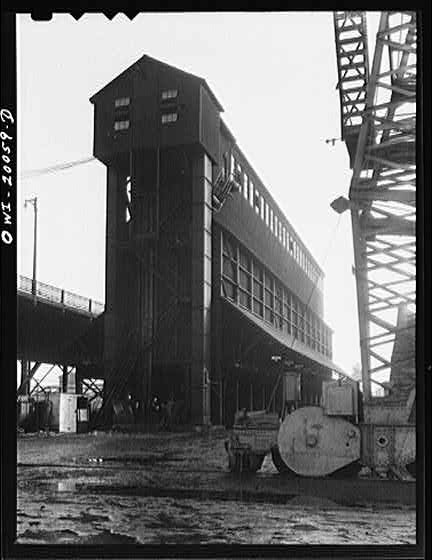 Wisconsin. The, : Milwaukee Western Fuel Company, Untitled photo, Milwaukee