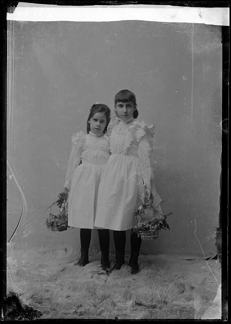 Photo:Sheridan Children Portrait Girls in White Dresses