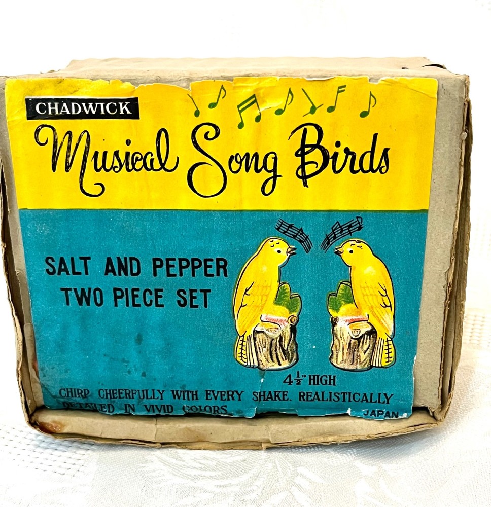 VTG Chadwick Green & Yellow Finch Bird Ceramic Salt & Pepper Shakers - JAPAN