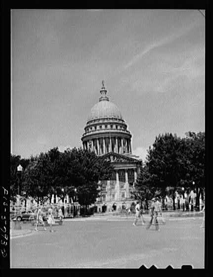 Photo:Madison, Wisconsin. State capitol]