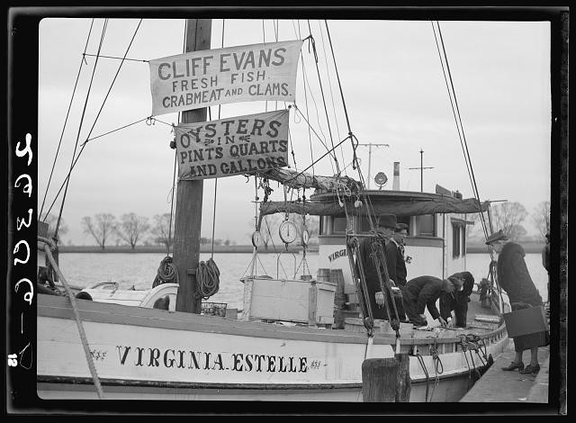 Photo:Washington D.C. 1938 Fishermen Wharves Boat Oyster Fish Market Clams