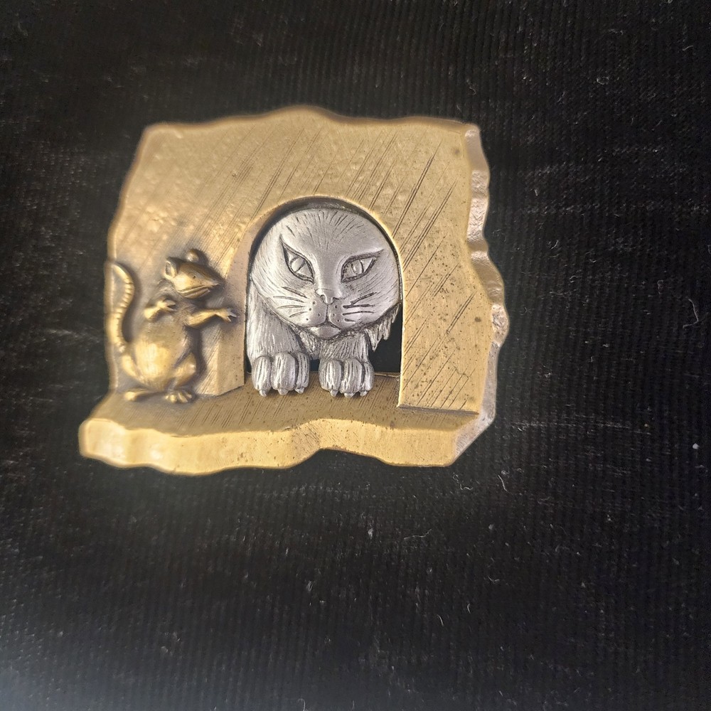 JJ Jonette Vintage Cat Peeking Mouse Hole Brooch
