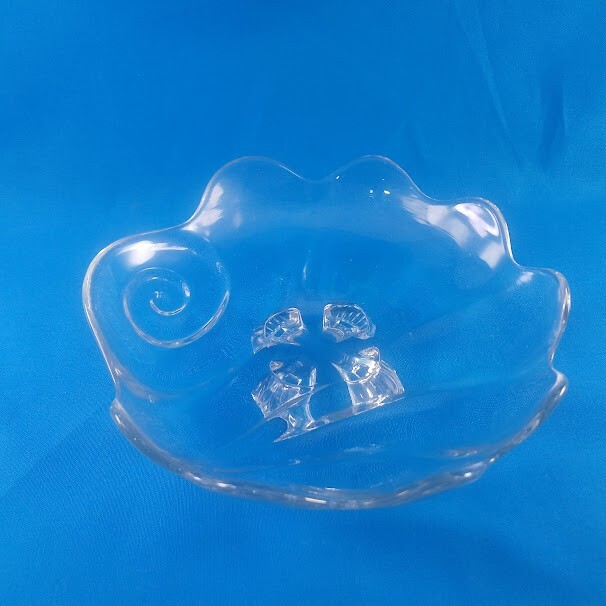 Vintage Footed Ruffled Shell-Shaped Serving Bowl Candy Dish 6 Inch Rare