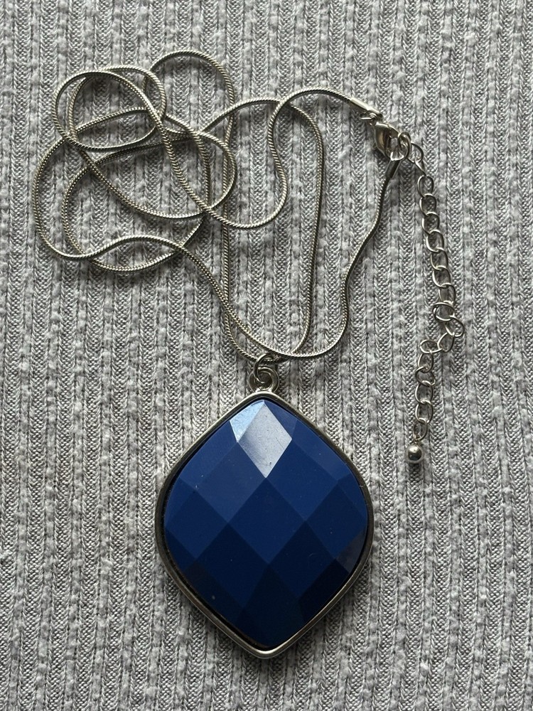 Vintage silver tone multifaceted dark blue acrylic stone adjustable necklace