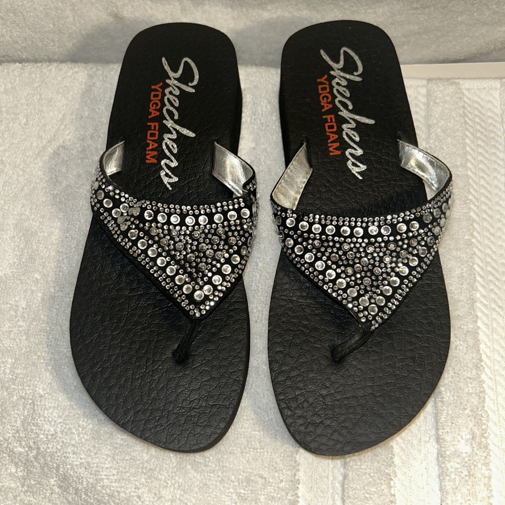 Skechers Women's Yoga Foam Flip-Flop Sandals Size 6M Preowned Comfortable Lightweight