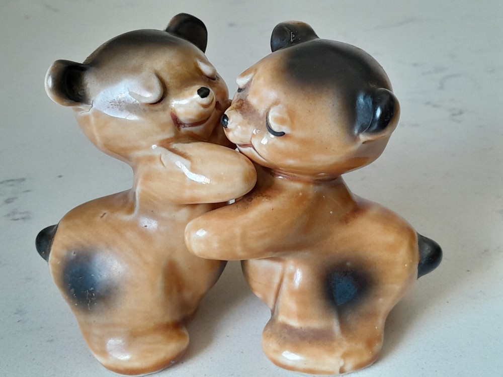 Vintage Van Tellingen MCM Hugging Bears Salt and Pepper Shakers Japan Huggers