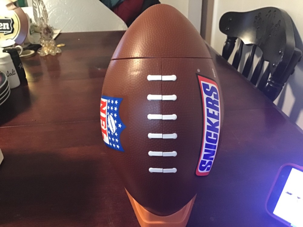 Snickers NFL Football Candy Bowl & Tee Vintage 2003 Plastic Collectible