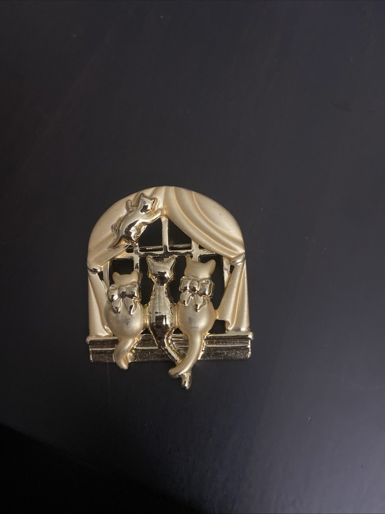 Vintage Brooch Pin Cats in Window Gold Tone Signed AJC Jewelry Brushed Shiny