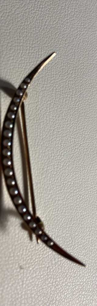 Antique 10K Gold Crescent Moon Brooch With Seed Pearls 1.6 Grams Approx. 2