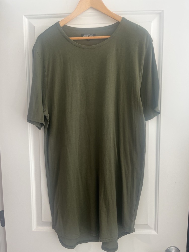 Elwood Curved Hem Army Green T Shirt Size Large.