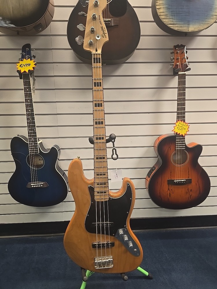 Squire Jazz Bass 70s Vibe