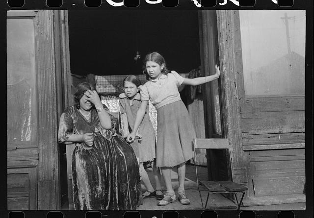 Photo:Chicago Illinois Gypsy Family Women Children 1941 South Side Home