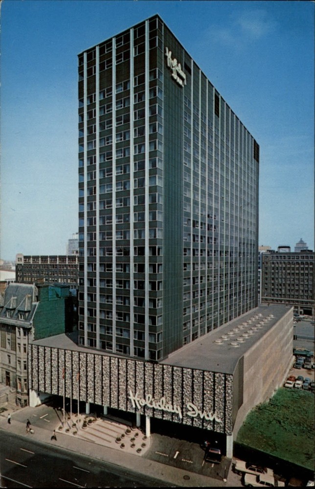Montreal Quebec Canada Holiday Inn En Ville 1960s cars unused vintage postcard