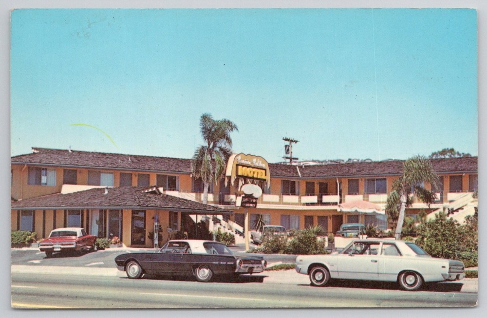 HAWAIIAN HOLIDAY MOTEL La Jolla CA Vintage Chrome Postcard 1960s Cars