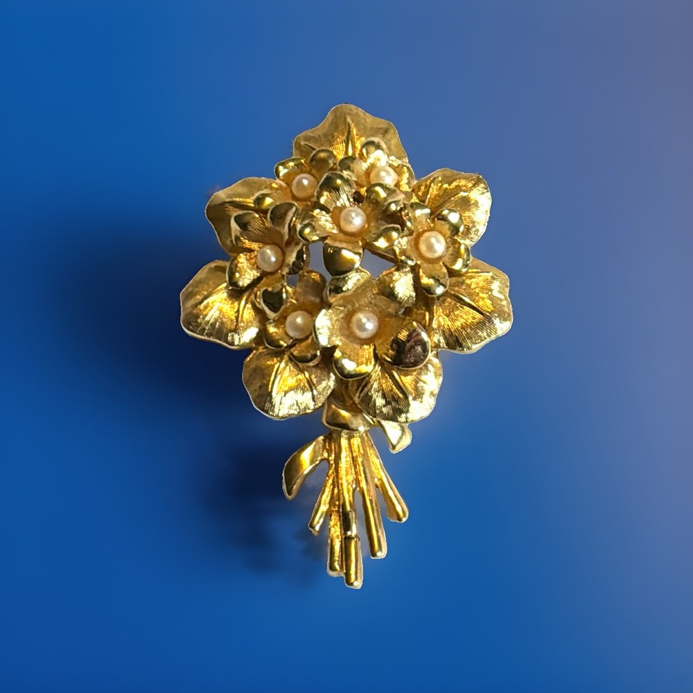 Vintage Boucher Gold Tone Violet Faux Pearl Flower Brooch Pin #8368 Signed 2”
