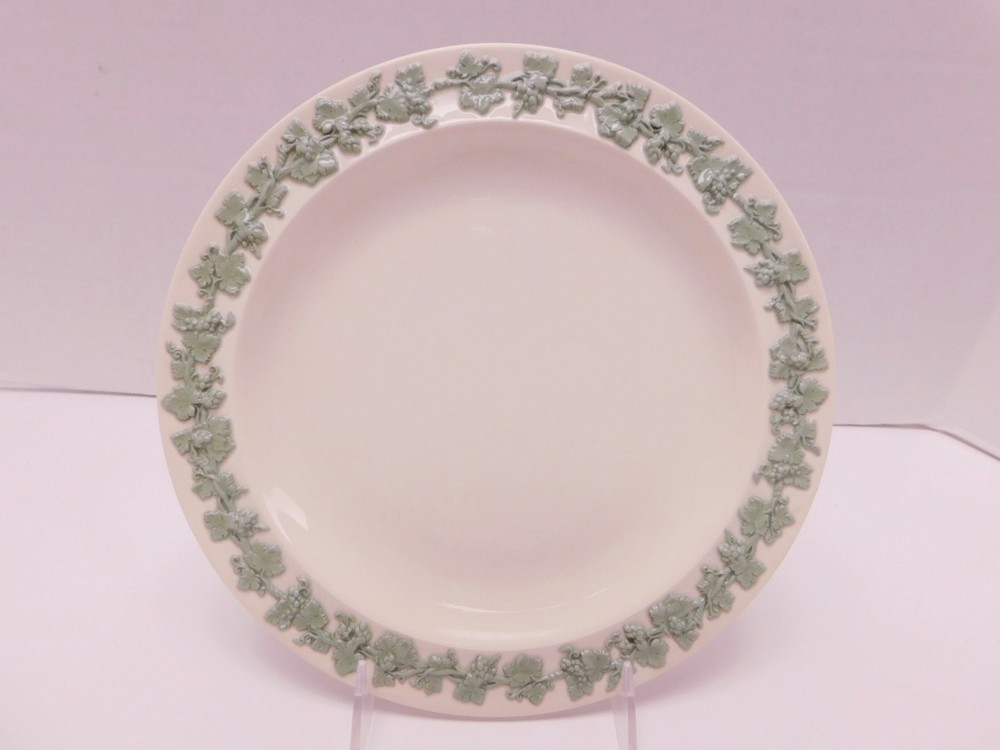 Wedgwood Celadon on Cream Queensware Plain Edge 9 1/8
