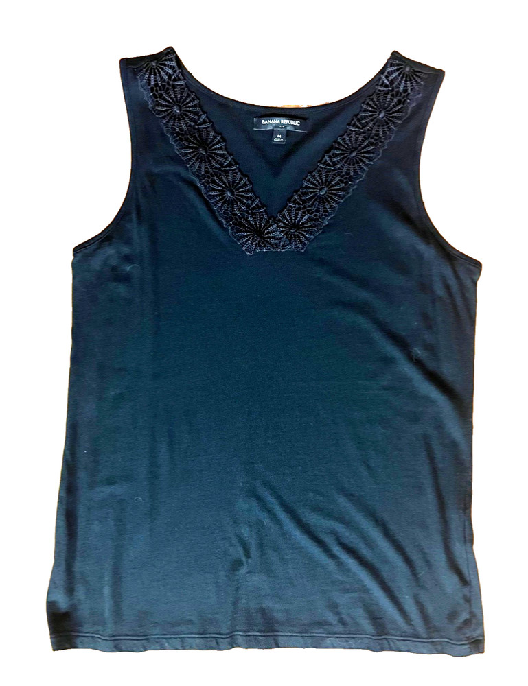 Banana Republic Black Tee Floral Cutout Crochet Neck Women's Size M