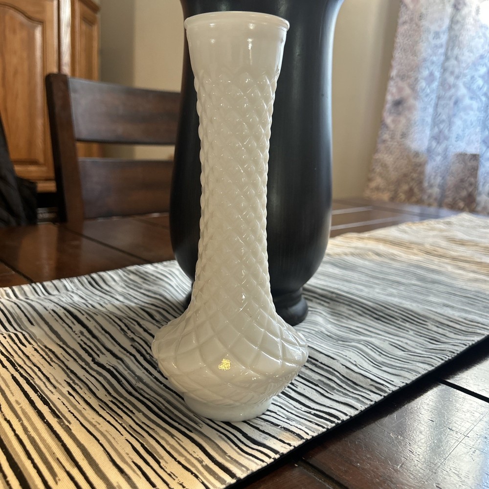 VINTAGE White Milk Glass Bud Vase MCM Retro Decorative  Diamond Quilt Pattern 9