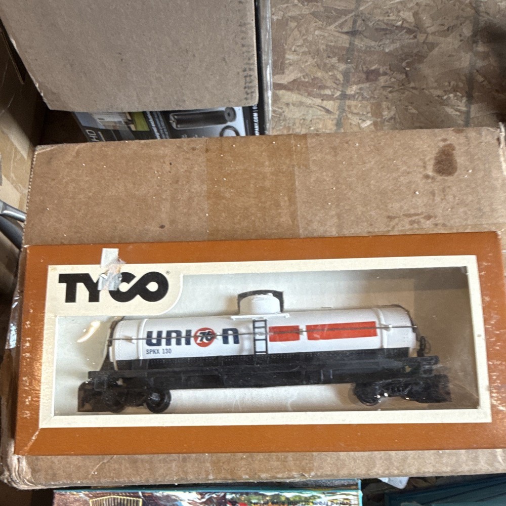 TYCO Union 76 HO Tank Car White/Black/Red Analog DC Model 315H 1:87