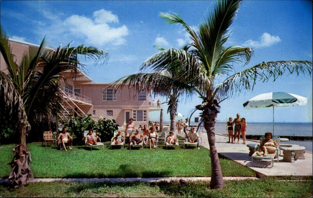 Sirocco Apartments & Motel ~ Hollywood Beach Florida FL ~ unused 1950s postcard
