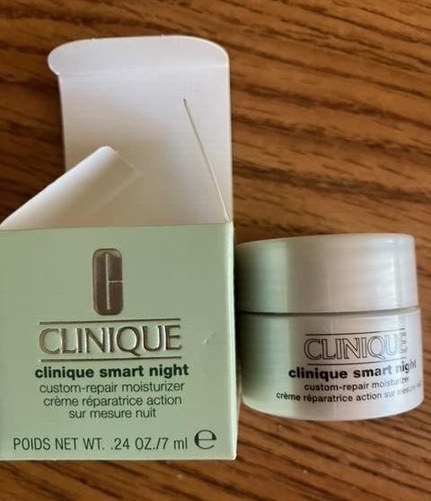 AUTHENTIC Clinique Smart Night Custom Repair Moisturizer Cream  Size 0.24 oz/7 m