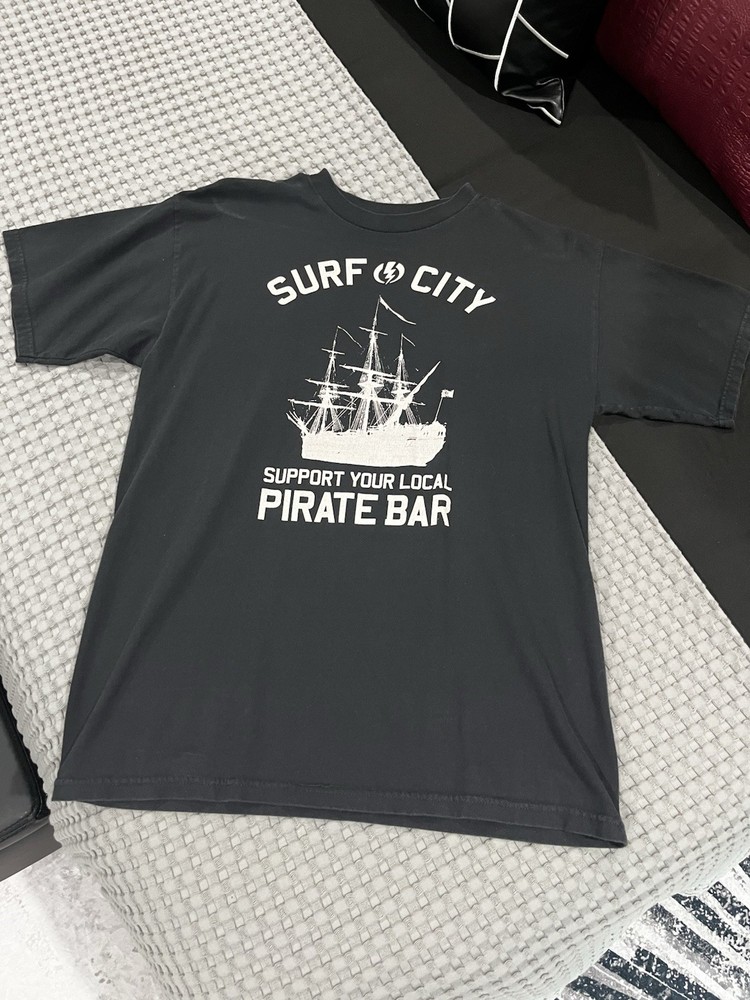 Pirate Bar Surf City Black Pirate Graphic Men's Short Sleeve T-Shirt Size M
