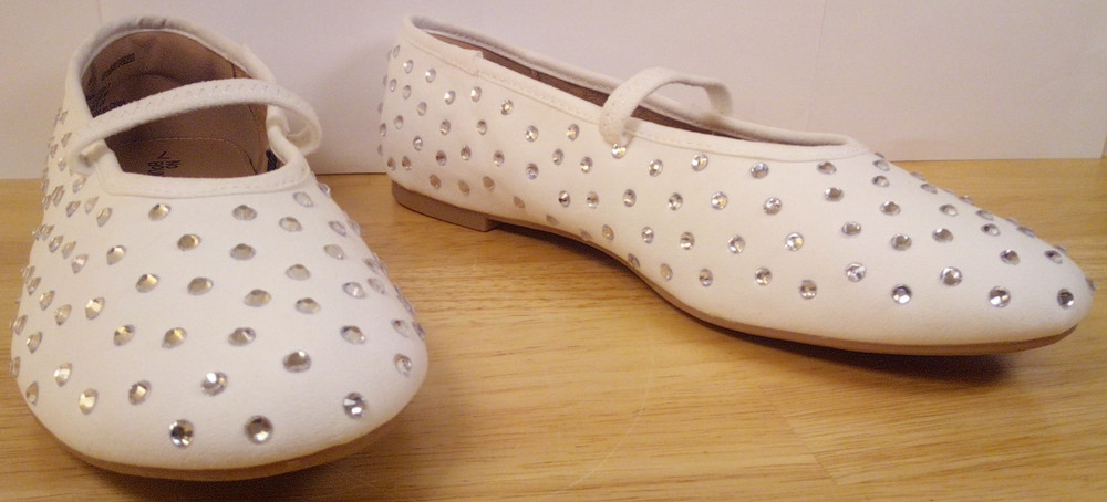 NWT No Boundaries Women's Ballet Flats Stud Mary Jane White Sizes 7 10