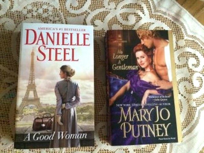 Lot  2 Books Danielle Steel 
