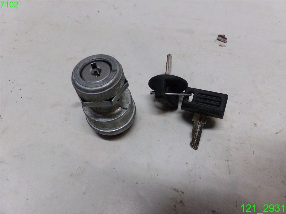 Ignition Switch With 2 Keys - New