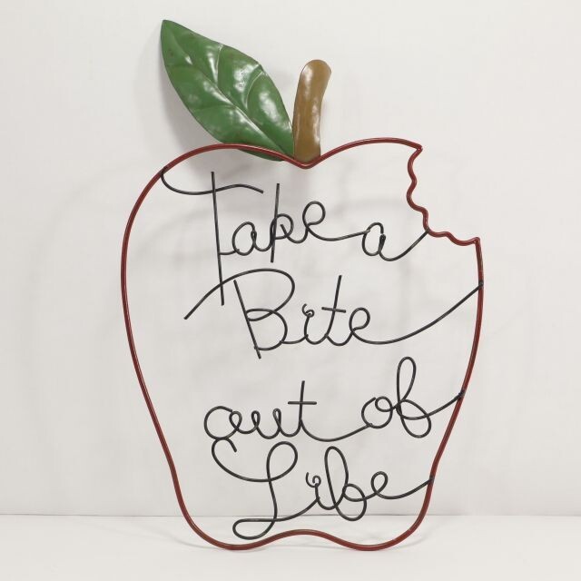 Metal Apple Wall Art - Rustic Farmhouse Decor for Country Core Style  
