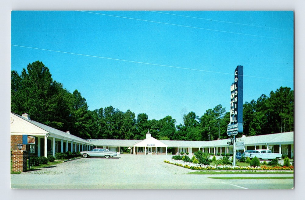 Postcard Virginia Williamsburg VA Colonial Motel 1960s Unposted Chrome