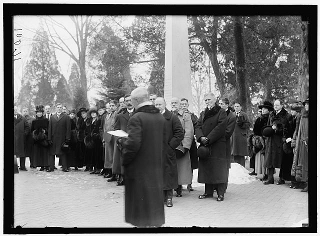 Photo:Mount Vernon VA 1918 Serbian Mission Sec. Lansing Group Photo