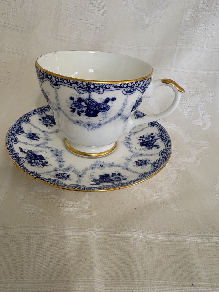 Duchess Bone China Teacup and Saucer Genevieve Pattern 426 England Vintage EUC