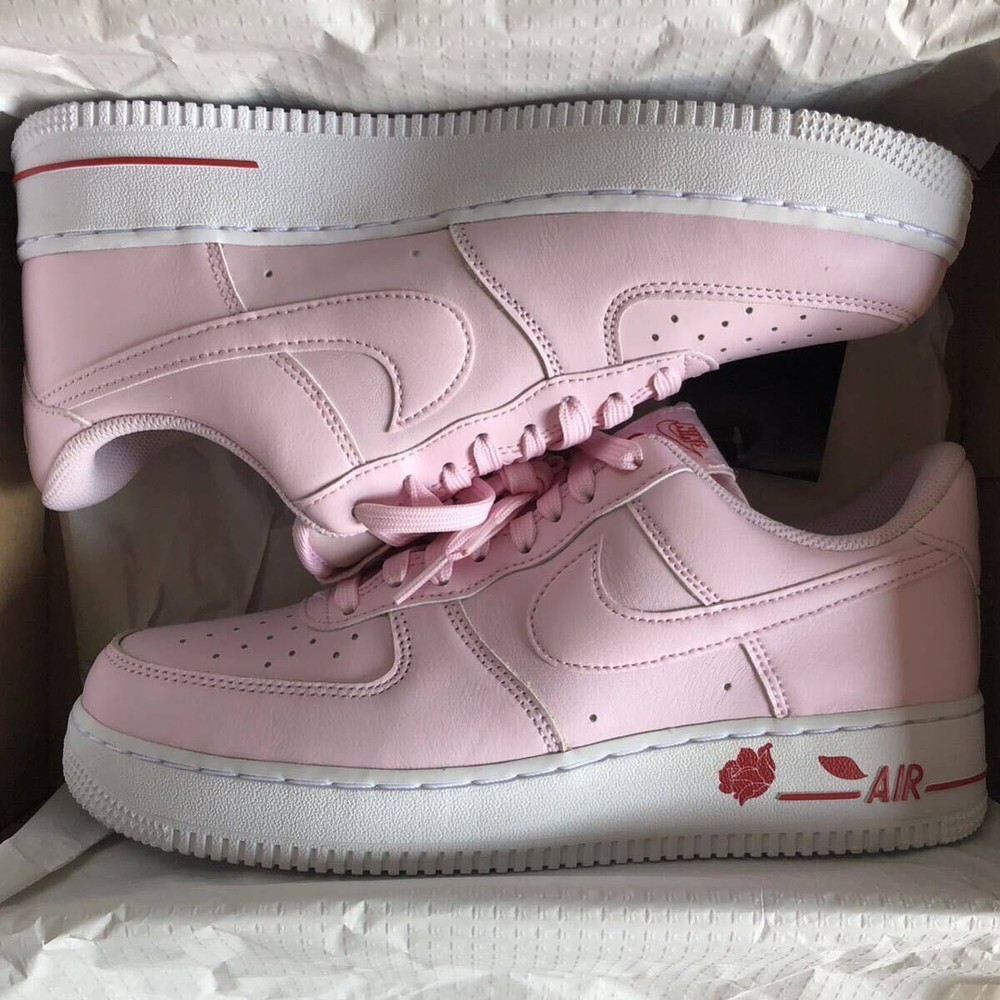 NIKE Men’s Air Force 1 '07 LX Pink Foam with Eco Bag Size 9.0 US