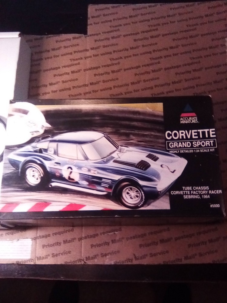Accurate Miniatures Corvette Grand Sport 1964 Sebring Car Model Kit 1/24 #5000-image