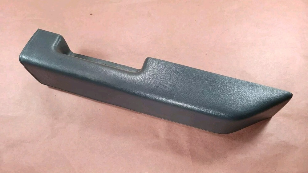1987-1995 Nissan Pathfinder Hardbody RIGHT PASSENGER Door Panel Armrest OEM GRAY