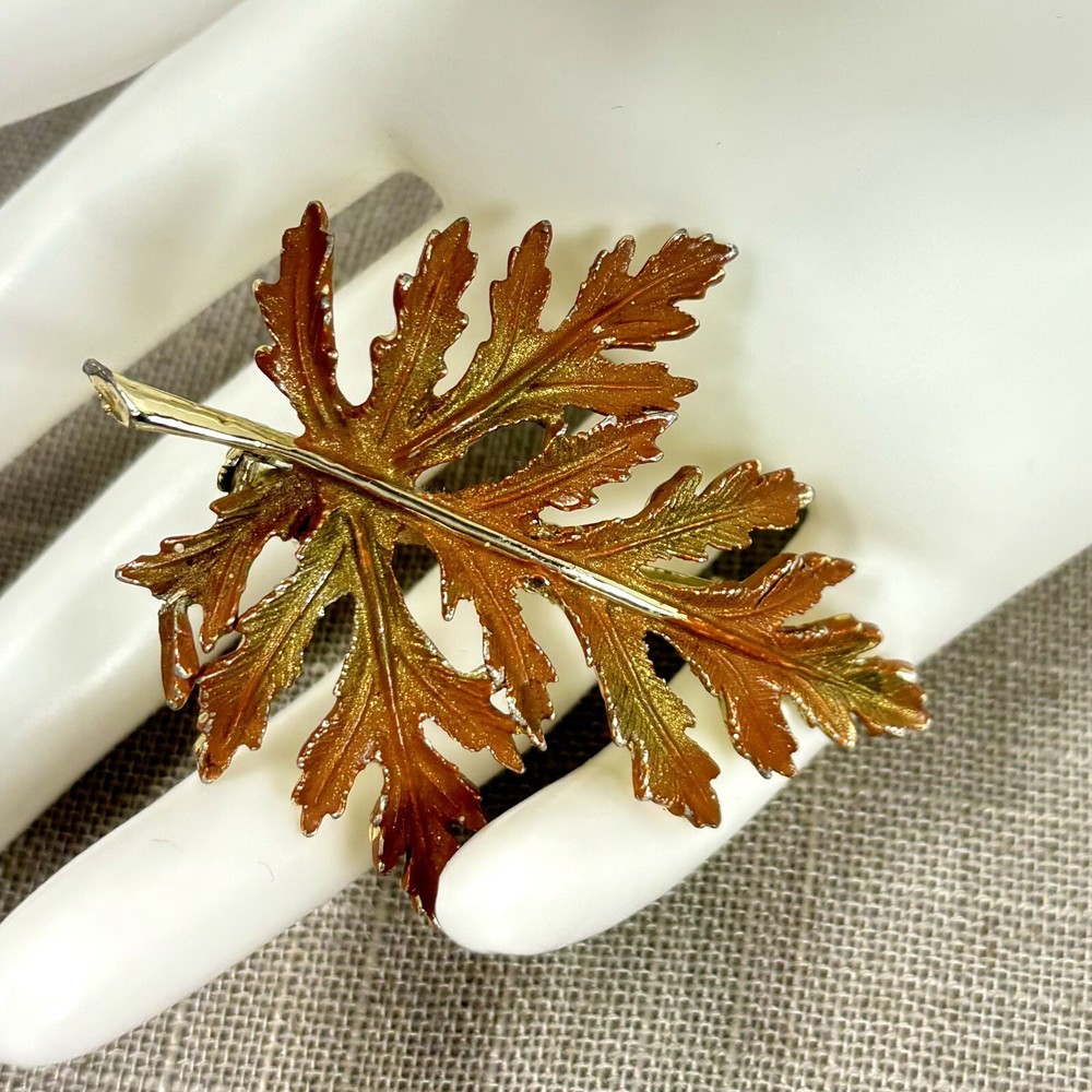 Vintage Gold Tone Pin Brooch Oak Leaf Multicolor Autumn Fall Nature
