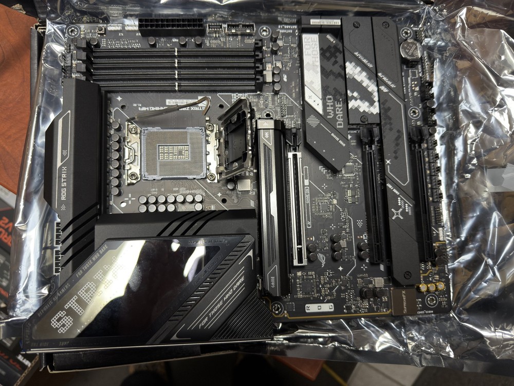 ASUS Z790-A WiFi LGA1700 Motherboard FOR PARTS NOT WORKING Broken Socket Pins AS