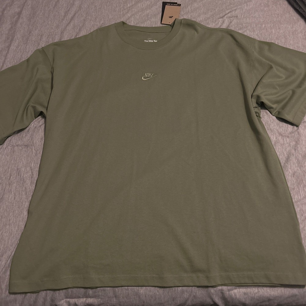 Nike Men’s Embroidered Center Logo Oversized T Shirt Size XL Green