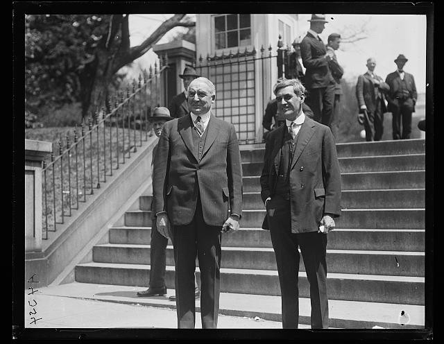 Photo:Warren Harding 1922 White House Steps Presidential Photo