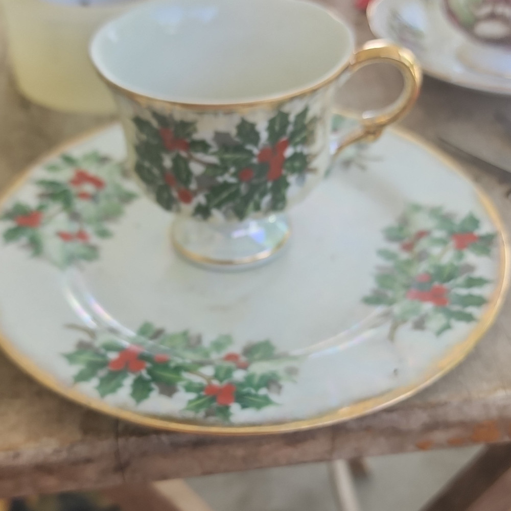 Ucagco Holly Christmas Cup & Saucer Set White Green Red Gold Ceramic 2pc