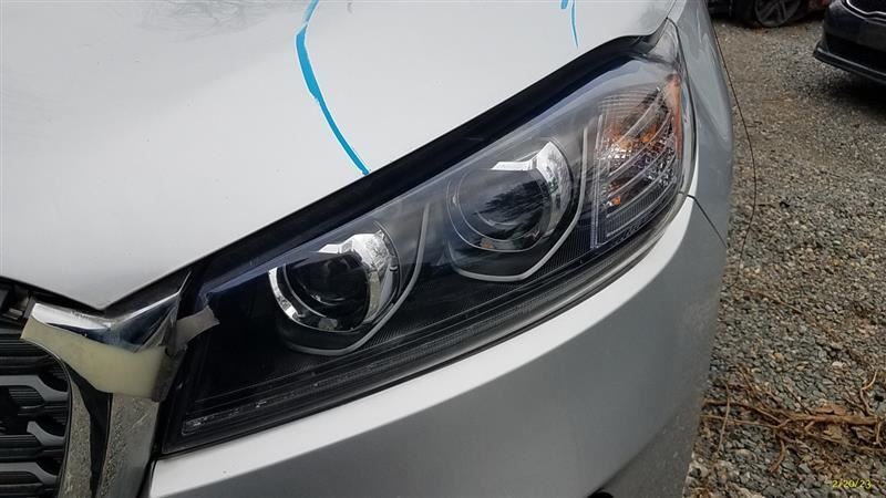 Driver Headlight Halogen Bulb Type LED Accents Fits 19-20 SORENTO 2653971