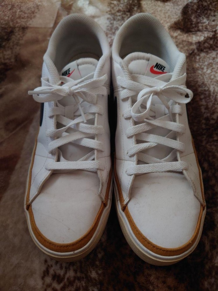 Men's White & Black Sneakers Size 10.0 US