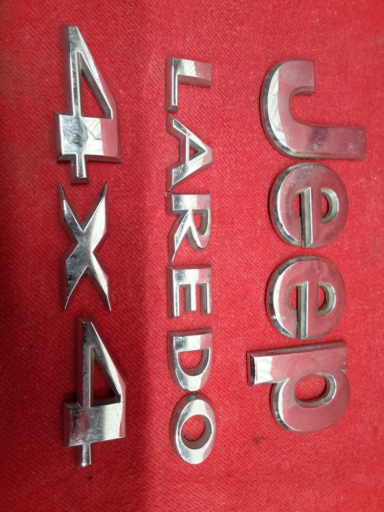 2005 - 2010 Jeep Grand Cherokee Laredo 4x4 Emblem Badge Ornament Logo SET Silver