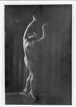 Photo:Helen Moller Dancer 1923 Costume Dance Pose Arnold Genthe