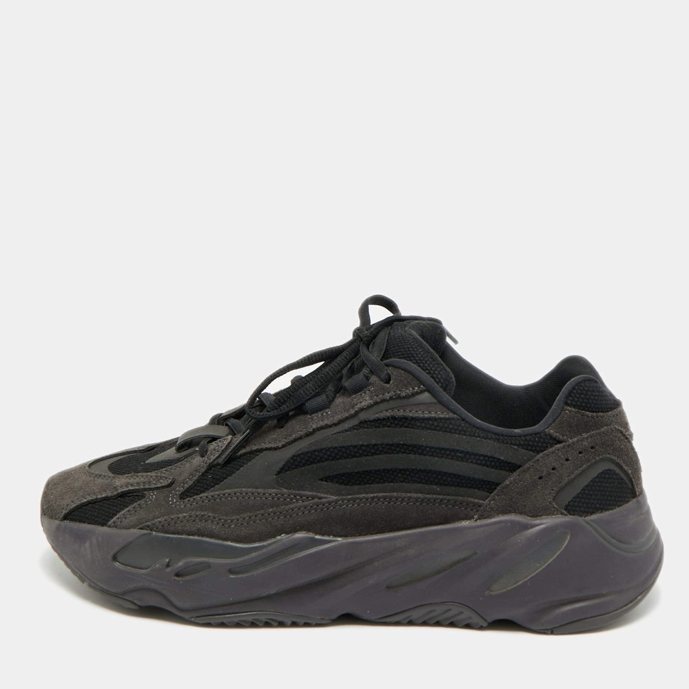 Yeezy x Adidas Boost 700 V2 Size 44 Black Knit Fabric and Suede Vanta Low Top