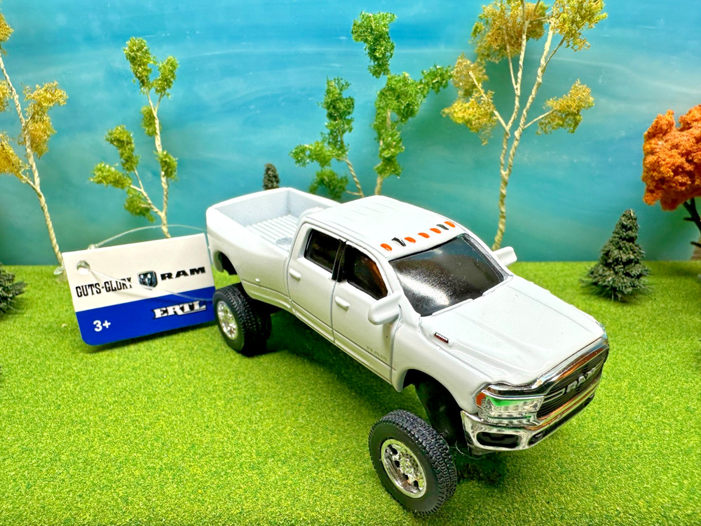 1/64 ERTL Custom Lifted Snow White Dodge Ram 3500 Dually Crew Cab 1:64 Diecast