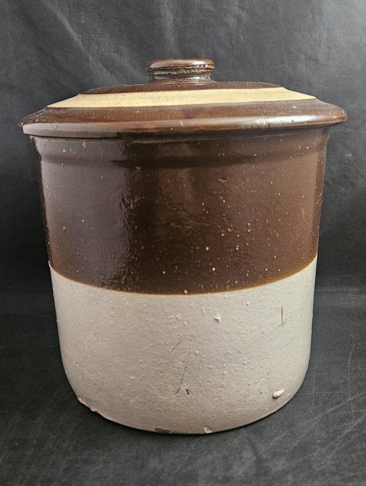 Vintage 2-Tone Salt Glaze Stoneware Crock with Lid - 7.25 Inch One Gallon